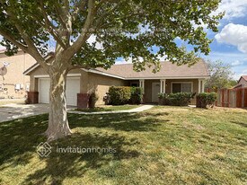 44056 Freer Way in Lancaster, CA - Building Photo