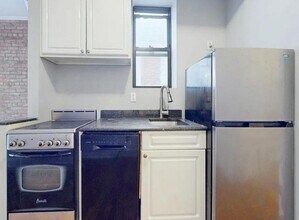 210 E 25th St in New York, NY - Building Photo - Building Photo