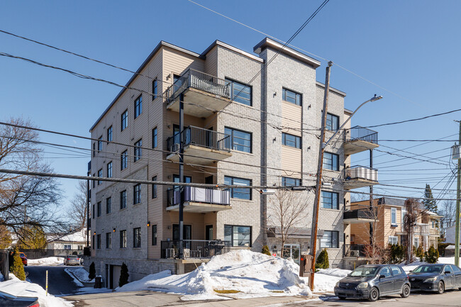 111 Du Parc Av