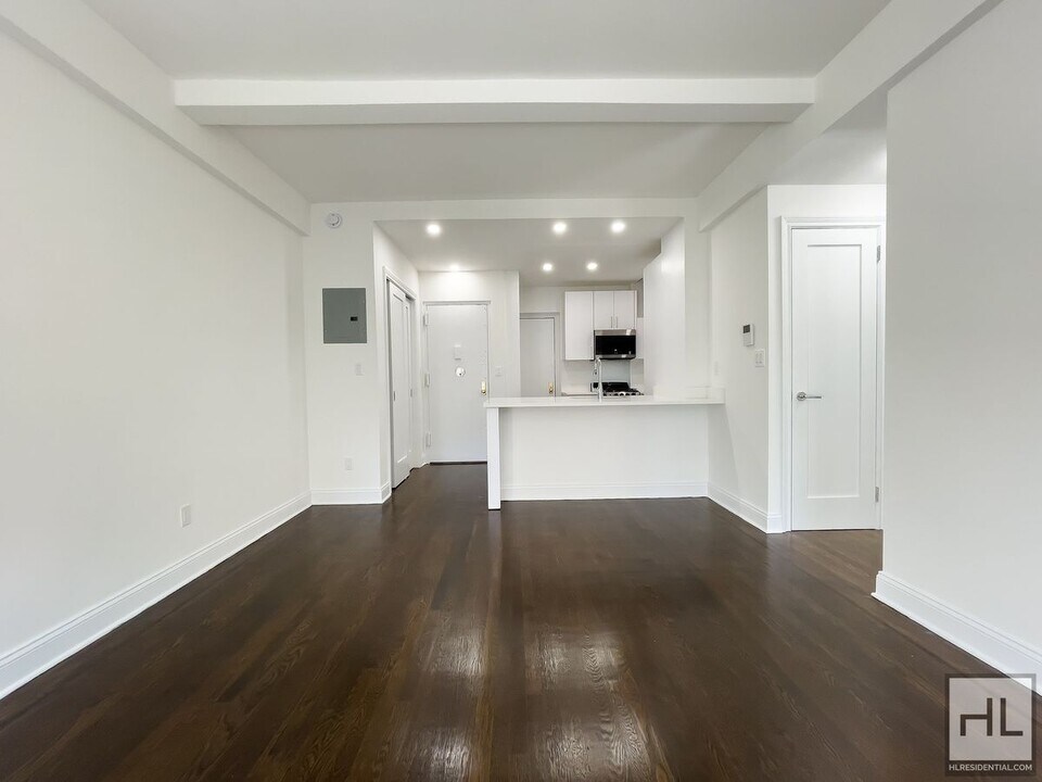 EAST 37 STREET in New York, NY - Building Photo