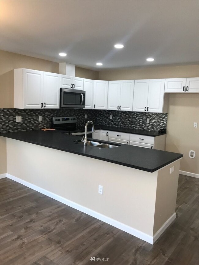 property at 2024 Mary Ln