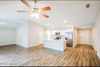 1702 SW Airoso Blvd in Port St. Lucie, FL - Building Photo - Building Photo