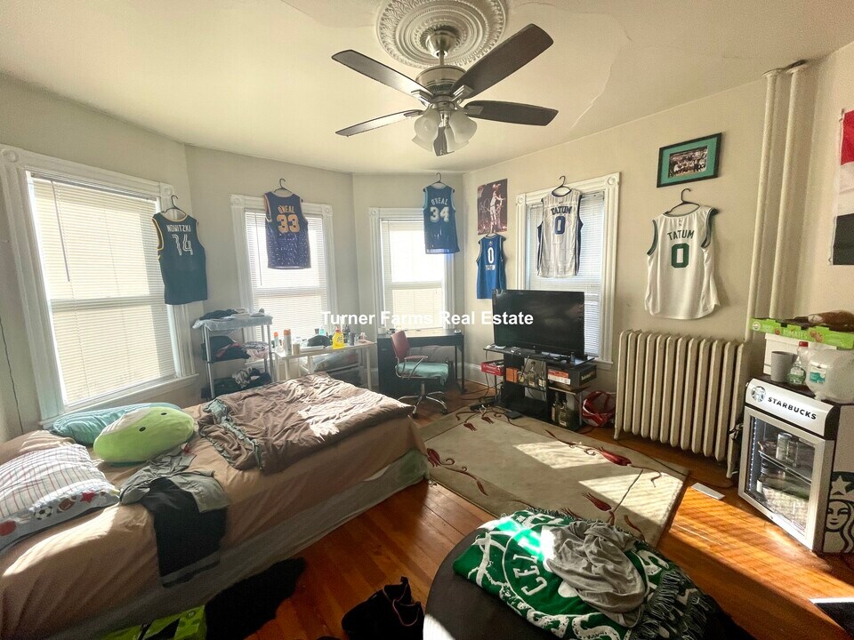 89 Hillside St, Unit 2 in Boston, MA - Foto de edificio