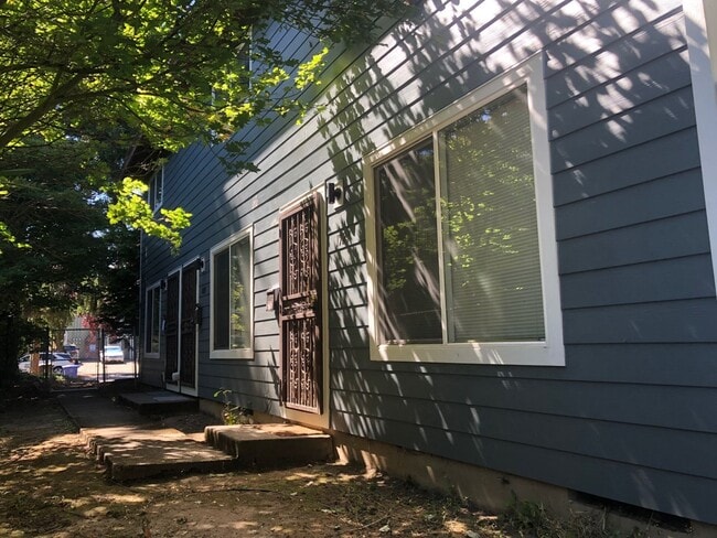 1920 NE 8th Ave in Portland, OR - Building Photo - Building Photo