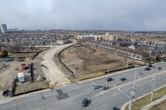 91 Eglinton Ave E in Mississauga, ON - Building Photo - Building Photo