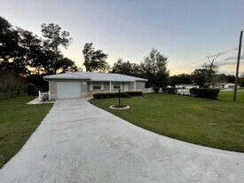 606 Second Ave in Lady Lake, FL - Building Photo