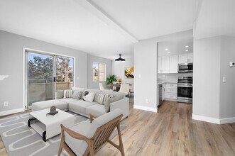645 Chestnut Ave in Long Beach, CA - Building Photo - Building Photo