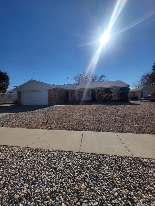 7304 Kathleen Ave NE in Albuquerque, NM - Building Photo