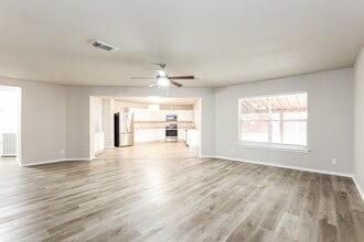 18814 Redrock Creek in San Antonio, TX - Foto de edificio - Building Photo