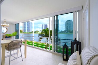 44 Yacht Club Dr in North Palm Beach, FL - Foto de edificio - Building Photo
