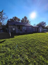 2489 N Skyline Cir in Memphis, TN - Building Photo - Building Photo