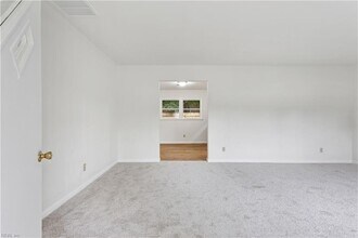 73 Stanley Dr in Newport News, VA - Foto de edificio - Building Photo