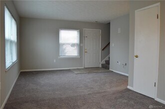 1215 Robbins Run Ct in Dayton, OH - Building Photo - Building Photo
