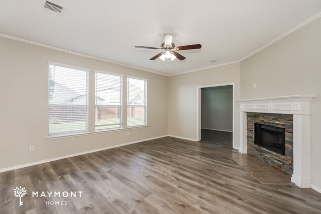 237 Hilltop Dr in Justin, TX - Foto de edificio - Building Photo