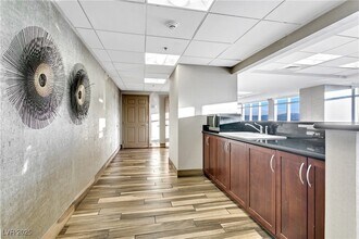 150 S Las Vegas Blvd in Las Vegas, NV - Building Photo - Building Photo