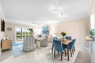 7286 Huntington Ln, Unit 3010 in Delray Beach, FL - Building Photo