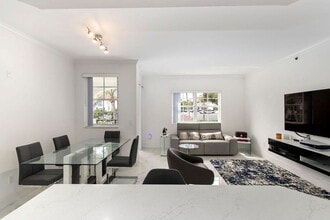 3205 NE 184th St in North Miami Beach, FL - Building Photo - Building Photo