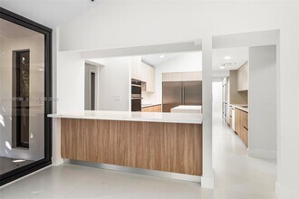 7540 Los Pinos Blvd in Coral Gables, FL - Building Photo - Building Photo