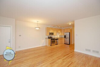 3347 N Clark St, Unit 1NW in Chicago, IL - Building Photo - Building Photo
