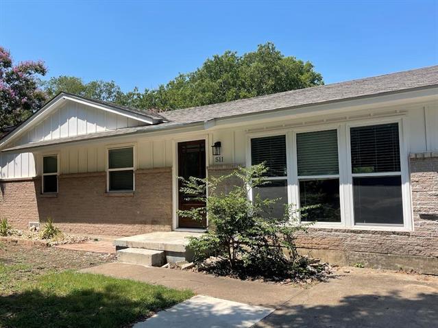 511 N 1st St in Midlothian, TX - Building Photo
