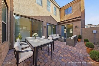 956 Via Canale Dr in Henderson, NV - Building Photo - Building Photo