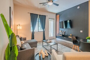 15501 N Dial Blvd in Scottsdale, AZ - Building Photo