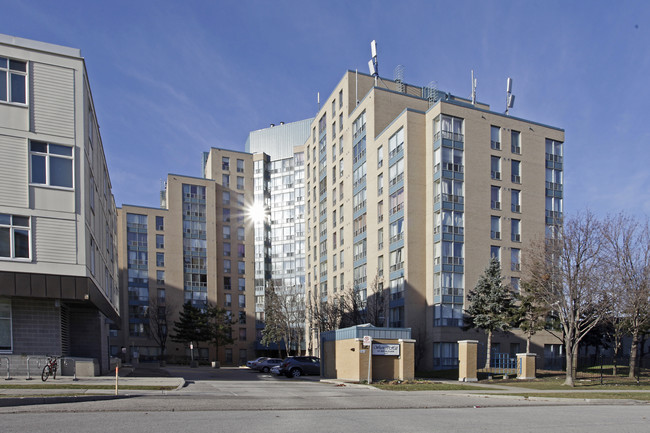 Weaver's Hill in Mississauga, ON - Building Photo - Primary Photo