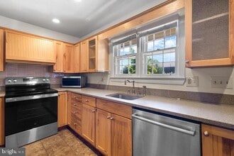 138 S Virginia Ave in Falls Church, VA - Building Photo - Building Photo