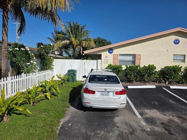 3640 NE 1st Ave., Unit 1 in Oakland Park, FL - Foto de edificio - Building Photo