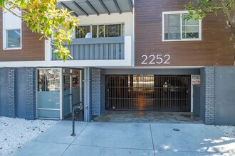 2252 Parker in Berkeley, CA - Foto de edificio - Building Photo