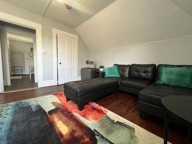 272 Front St