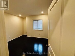 247 Buick Blvd in Brampton, ON - Building Photo - Building Photo