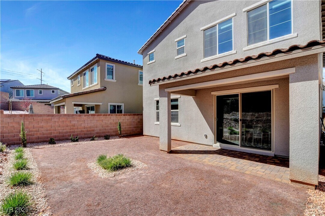 15 Santo Mio Ct in Henderson, NV - Foto de edificio