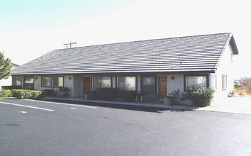 17921 Siskiyou Rd in Apple Valley, CA - Building Photo - Building Photo