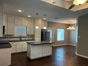 3813 Whitewing Ave, Unit #2 in Edinburg, TX - Foto de edificio - Building Photo