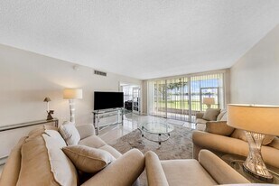 3091 N Course Dr, Unit 102 in Pompano Beach, FL - Building Photo