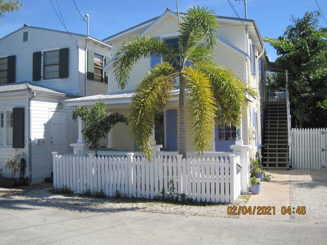 1320 Angela St, Unit Lower