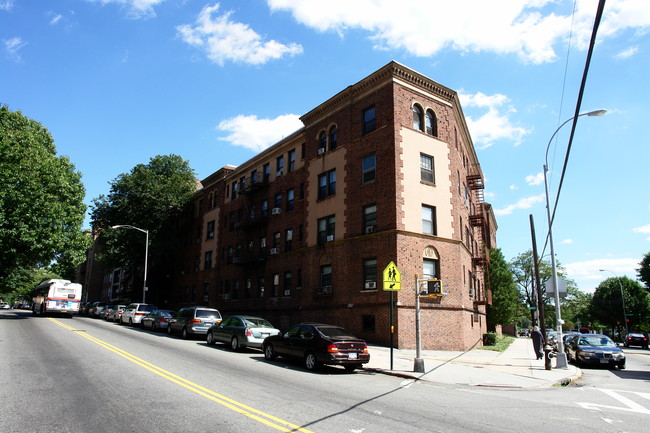 4169 Parsons Blvd in Flushing, NY - Foto de edificio - Building Photo