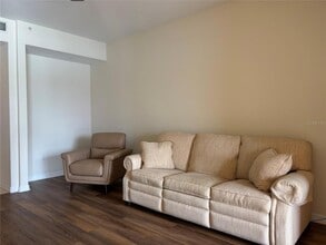 150 L Pavia Blvd, Unit 13 in Venice, FL - Foto de edificio - Building Photo