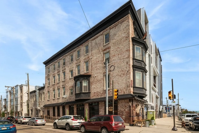 635 W Girard Ave in Philadelphia, PA - Building Photo - Building Photo