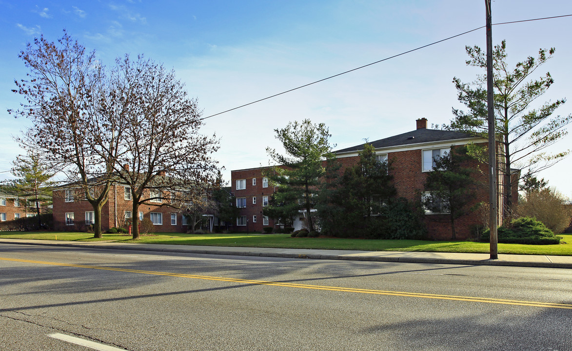 Jackson Manor in Cleveland, OH - Building Photo