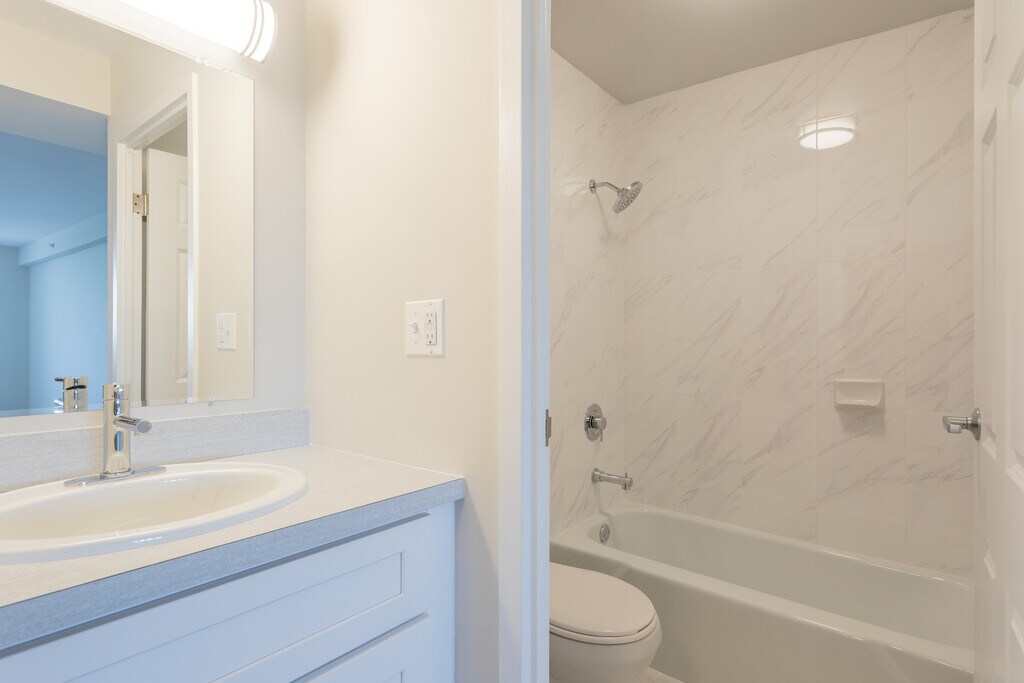 Spinning Wheel Apartments in Hinsdale, IL