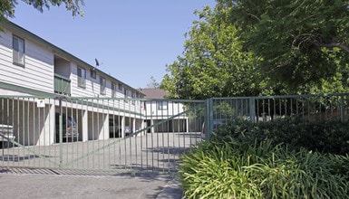 Juniper Apartments in Fontana, CA - Building Photo - Building Photo