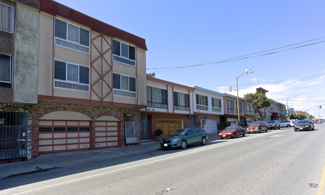 1552 Geneva Ave in San Francisco, CA - Foto de edificio - Building Photo