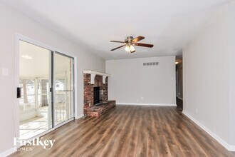 10 Brisbane Dr in Chesterfield, MO - Building Photo - Building Photo