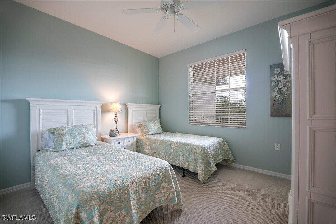 3950 Loblolly Bay Dr in Naples, FL - Building Photo