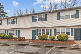94 Century Ct in Swansboro, NC - Building Photo - Building Photo