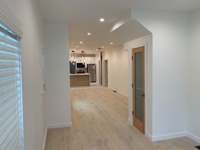 42 Navy St, Unit 2 in Los Angeles, CA - Building Photo - Building Photo