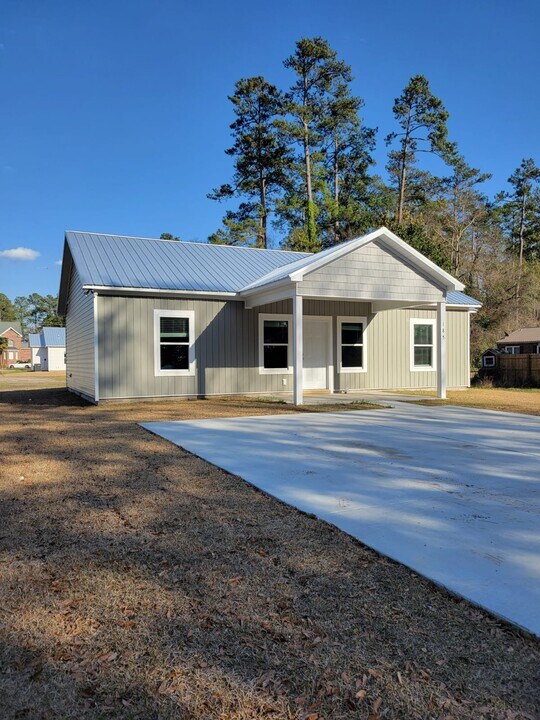 610 Anderson St in Tabor City, NC - Foto de edificio