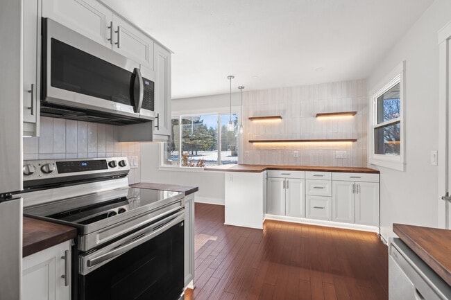 N6453 Harold St in Lake Mills, WI - Foto de edificio - Building Photo